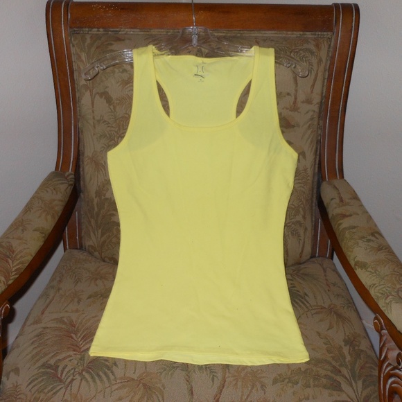 YUMMIE TUMMIE Ribbed Tank!! Medium - Picture 1 of 3